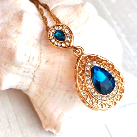 Deep Aqua Blue Turquoise Multifaceted Rhinestone Faux Gold Pendant Necklace - Picture 8 of 9